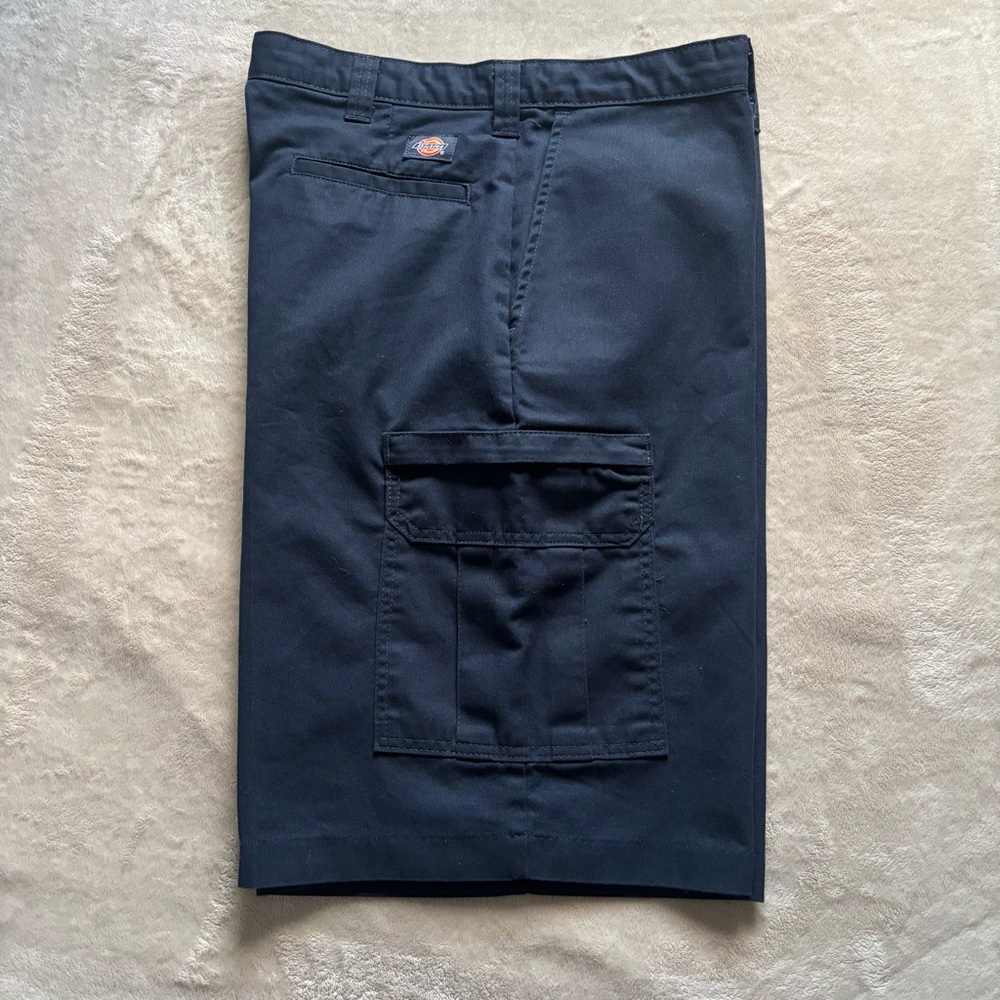 Dickies Men's Navy Cargo Shorts size 36 - Picture 3 of 7